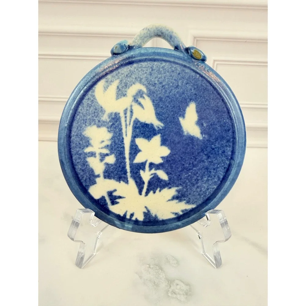 VTG Stoneware Blue White Floral Bun Warmer Engraved Message Signed 4 3/4in